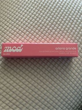 Ariana Grande Pink Mod Blush Mini Perfume Box